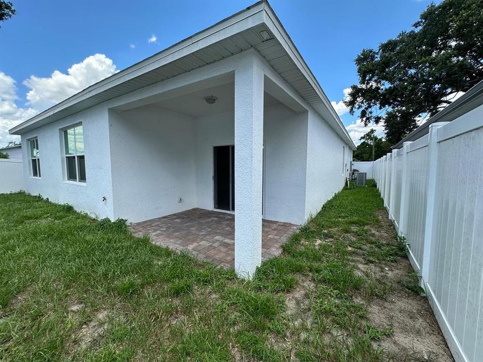 For Rent: $2,300 (4 beds, 2 baths, 1827 Square Feet)