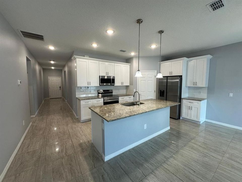 For Rent: $2,300 (4 beds, 2 baths, 1827 Square Feet)