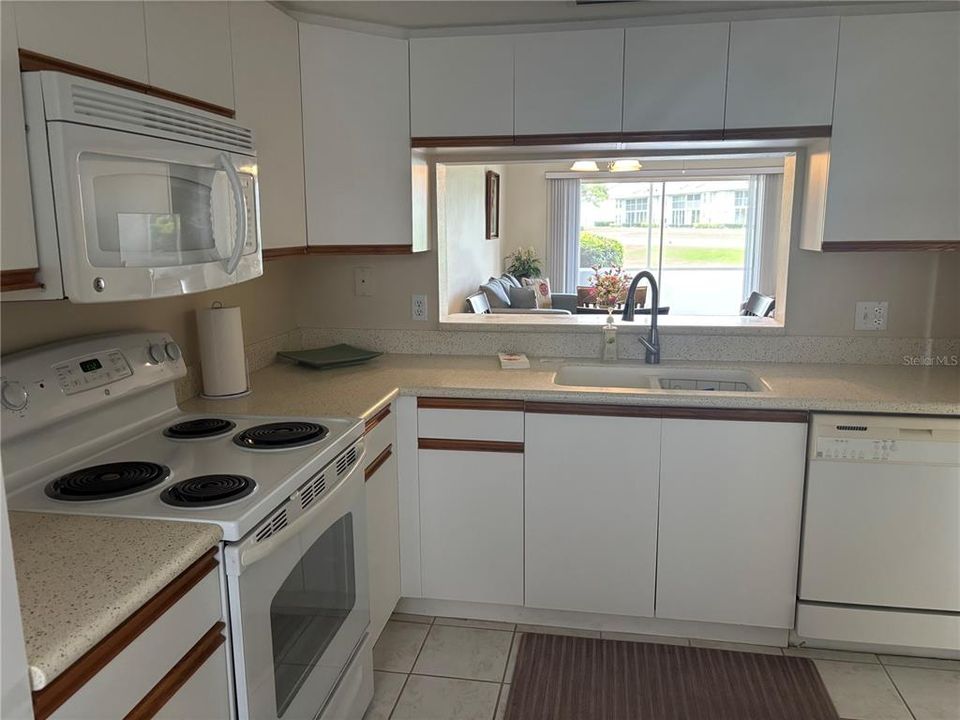 For Rent: $1,900 (2 beds, 2 baths, 1042 Square Feet)