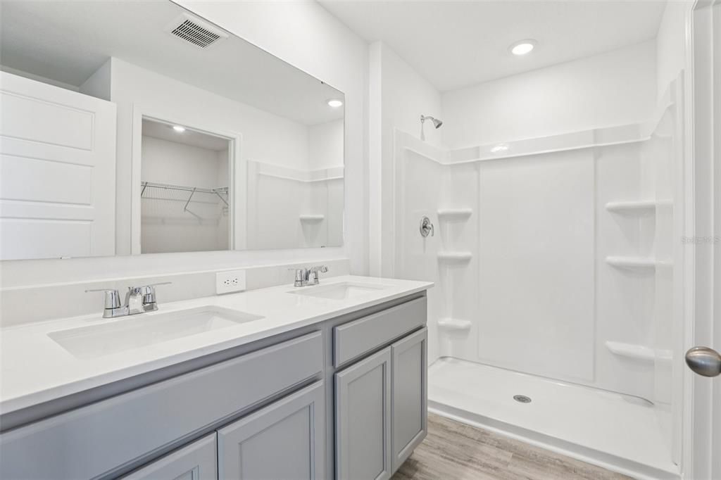 En Venta: $288,490 (3 camas, 2 baños, 1302 Pies cuadrados)