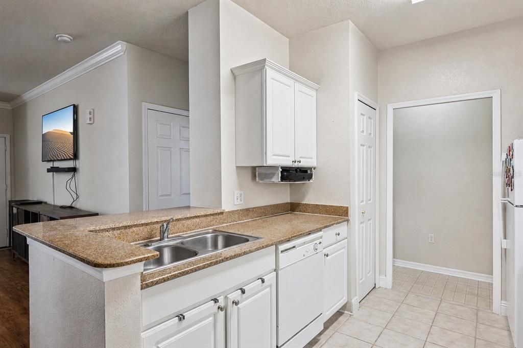 For Sale: $295,000 (3 beds, 2 baths, 1340 Square Feet)
