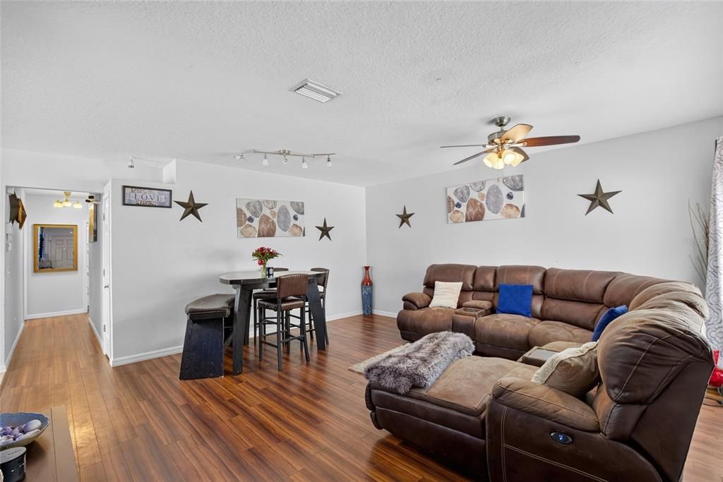 En Venta: $289,000 (3 camas, 2 baños, 1206 Pies cuadrados)