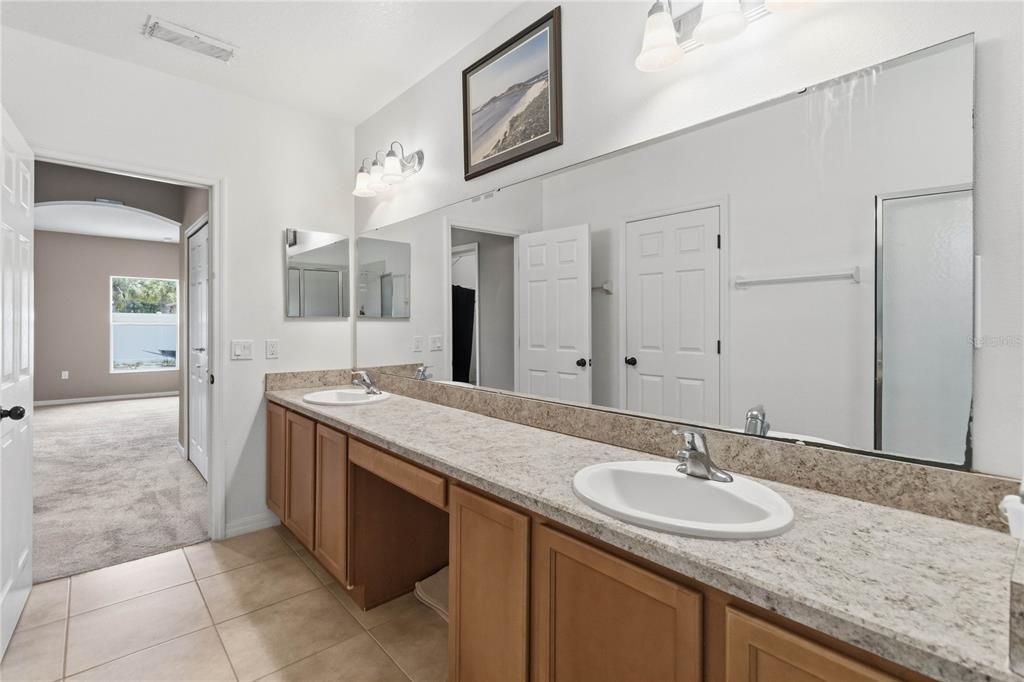 For Sale: $373,000 (4 beds, 2 baths, 2184 Square Feet)