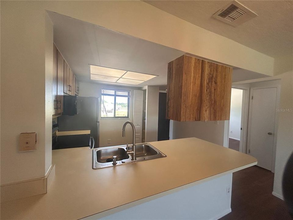 For Sale: $118,000 (2 beds, 2 baths, 864 Square Feet)