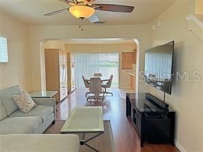 For Rent: $2,100 (2 beds, 1 baths, 1271 Square Feet)