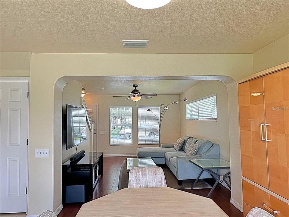 For Rent: $2,100 (2 beds, 1 baths, 1271 Square Feet)