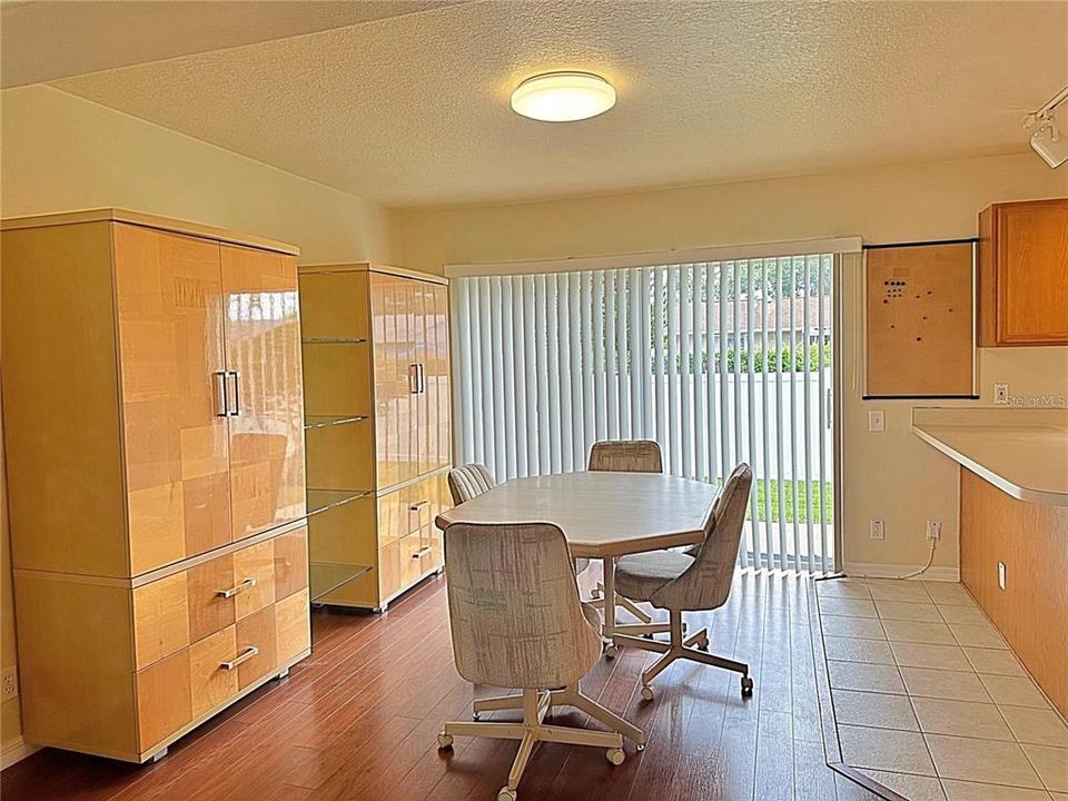 For Rent: $2,100 (2 beds, 1 baths, 1271 Square Feet)
