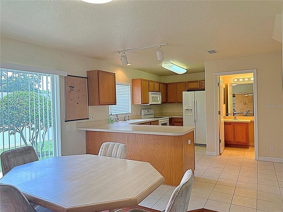 For Rent: $2,100 (2 beds, 1 baths, 1271 Square Feet)