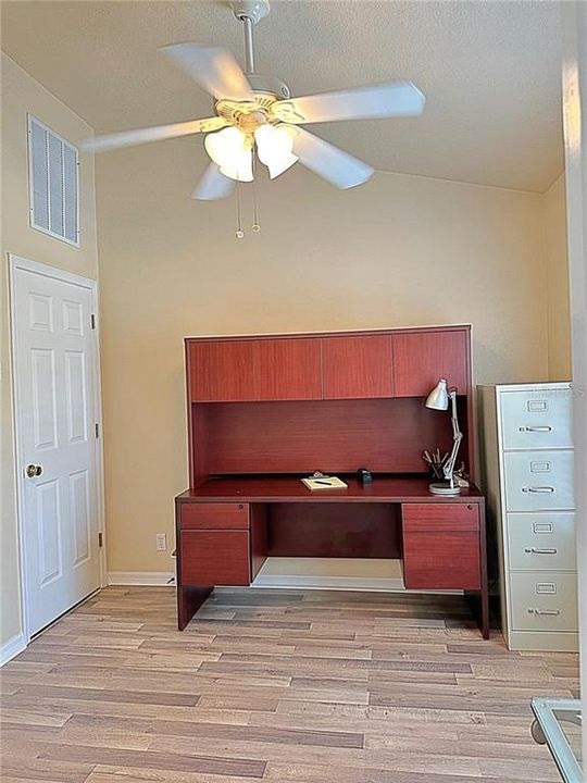 For Rent: $2,100 (2 beds, 1 baths, 1271 Square Feet)