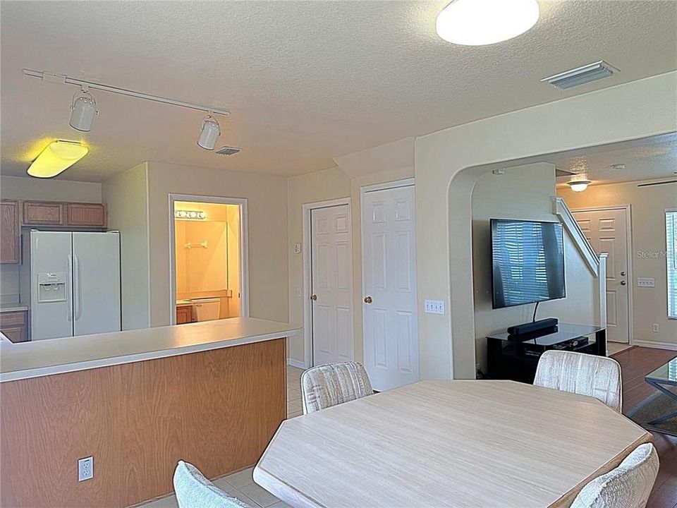 For Rent: $2,100 (2 beds, 1 baths, 1271 Square Feet)