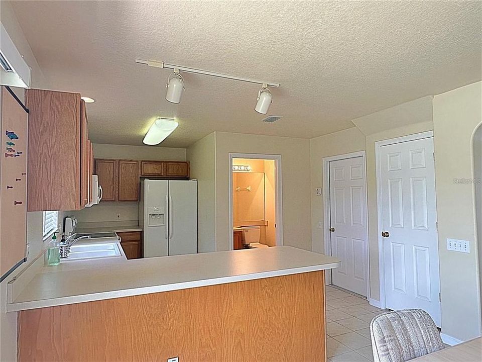 For Rent: $2,100 (2 beds, 1 baths, 1271 Square Feet)