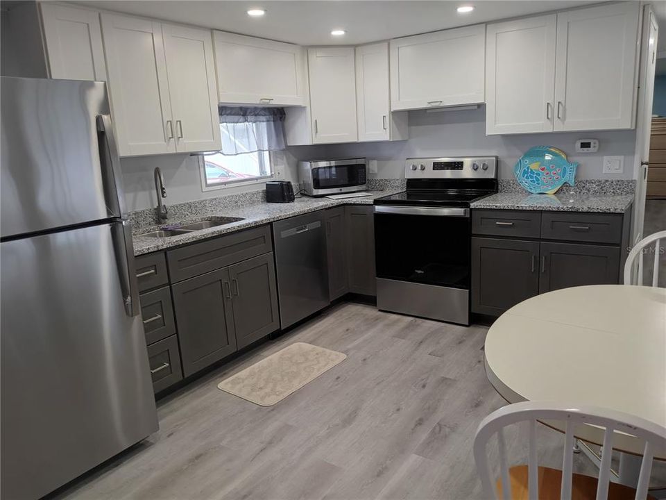 For Sale: $129,000 (2 beds, 2 baths, 720 Square Feet)
