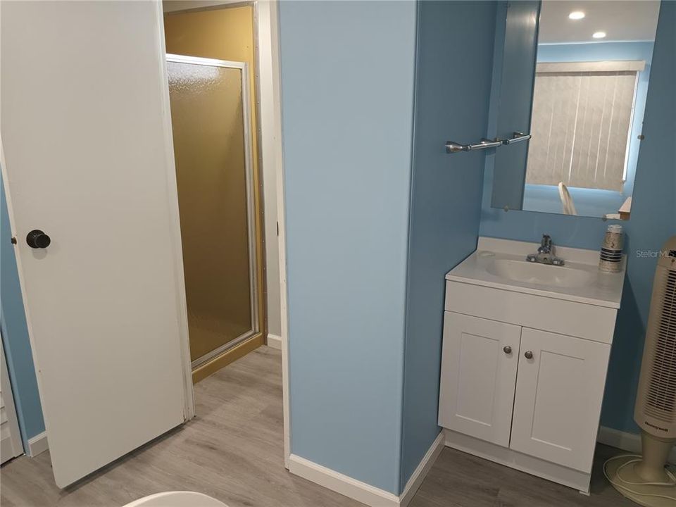 For Sale: $129,000 (2 beds, 2 baths, 720 Square Feet)