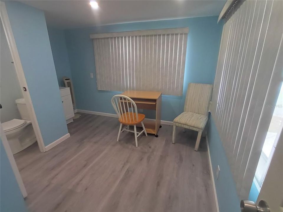 For Sale: $129,000 (2 beds, 2 baths, 720 Square Feet)