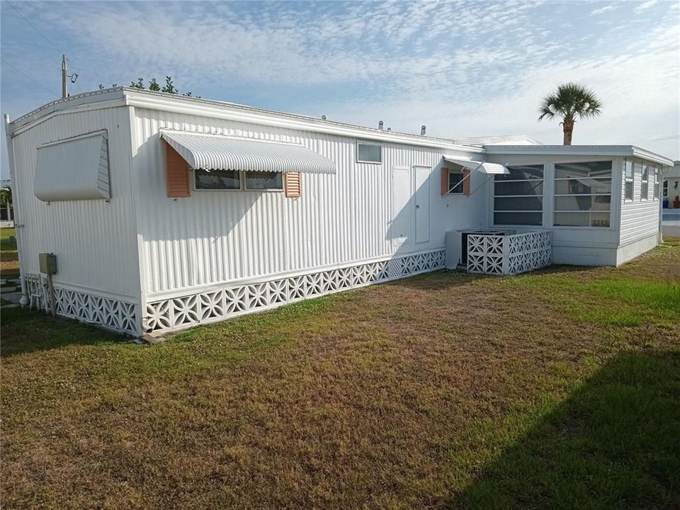 For Sale: $129,000 (2 beds, 2 baths, 720 Square Feet)