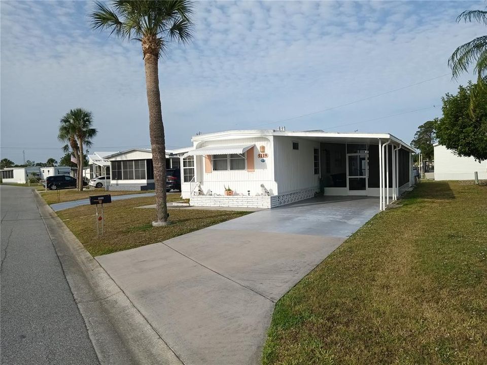 For Sale: $129,000 (2 beds, 2 baths, 720 Square Feet)