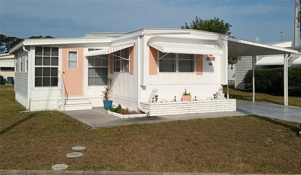 For Sale: $129,000 (2 beds, 2 baths, 720 Square Feet)