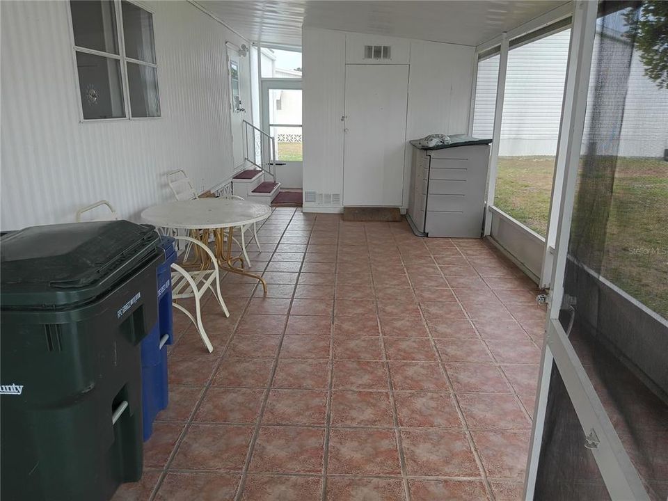 For Sale: $129,000 (2 beds, 2 baths, 720 Square Feet)
