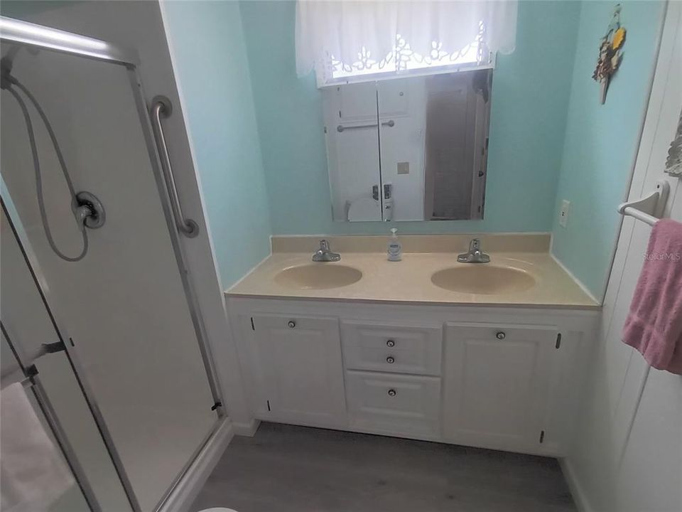 For Sale: $129,000 (2 beds, 2 baths, 720 Square Feet)