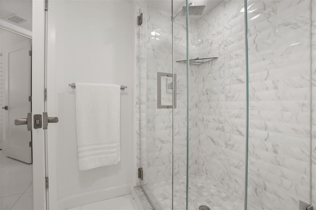 For Sale: $645,000 (2 beds, 2 baths, 1213 Square Feet)