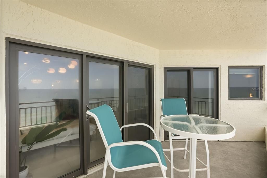 For Sale: $645,000 (2 beds, 2 baths, 1213 Square Feet)