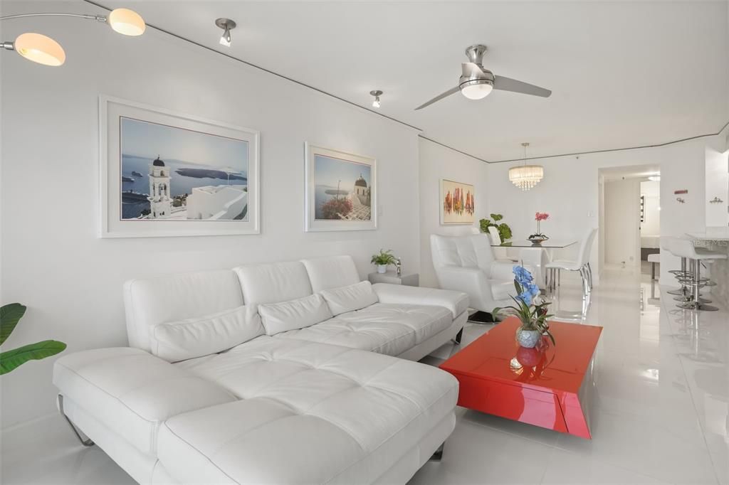 For Sale: $645,000 (2 beds, 2 baths, 1213 Square Feet)