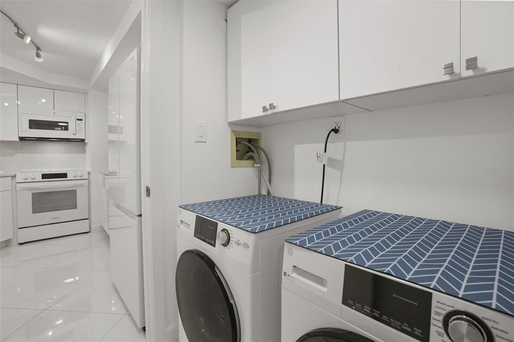 For Sale: $645,000 (2 beds, 2 baths, 1213 Square Feet)