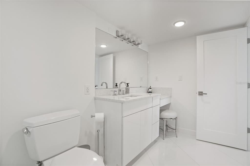 For Sale: $645,000 (2 beds, 2 baths, 1213 Square Feet)