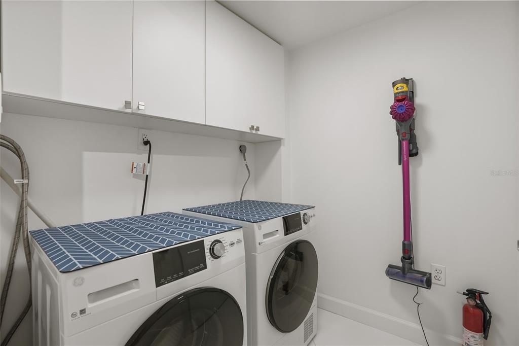 For Sale: $645,000 (2 beds, 2 baths, 1213 Square Feet)