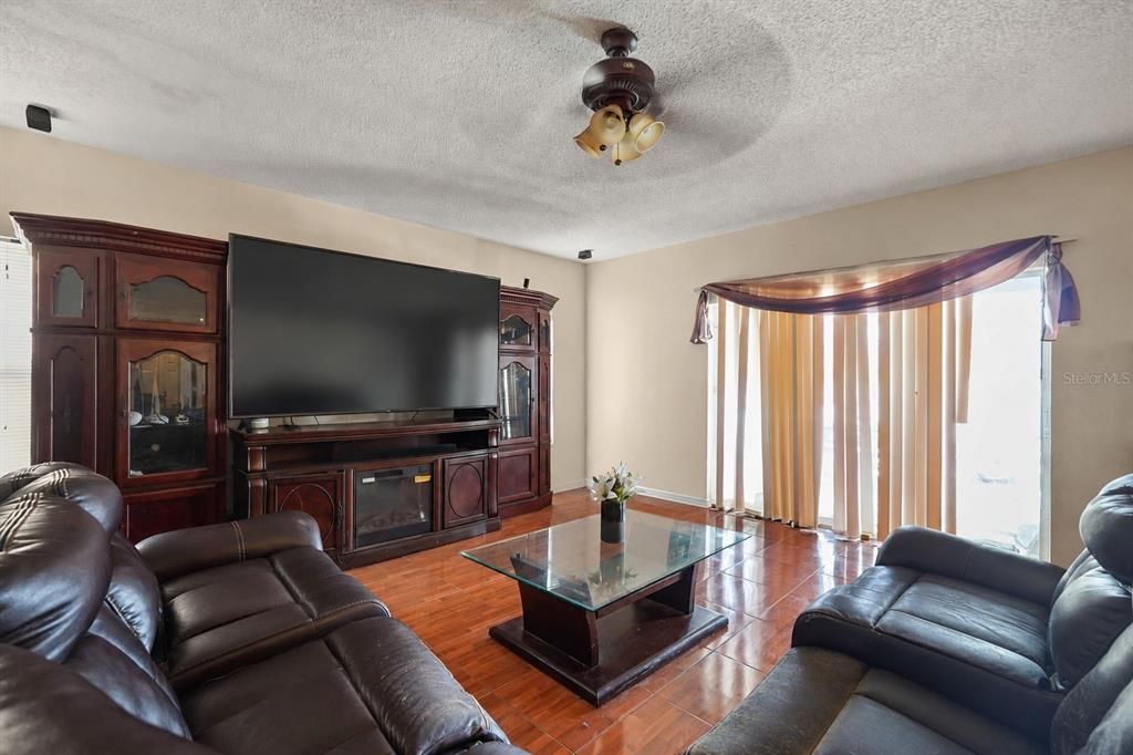 For Sale: $329,990 (4 beds, 3 baths, 2806 Square Feet)