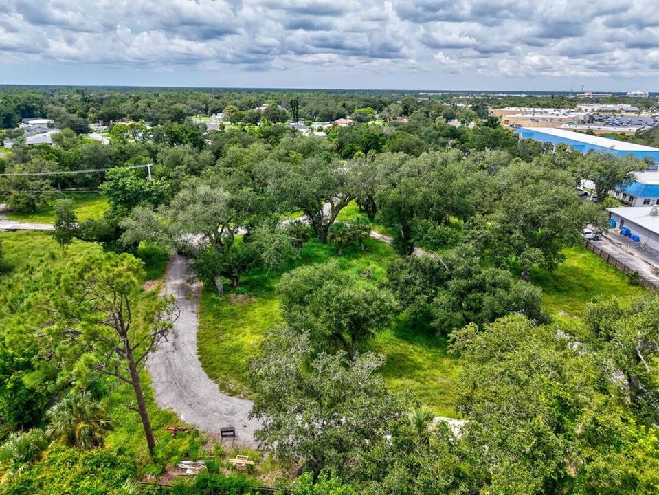 На продажу: $3,850,000 (5.46 acres)