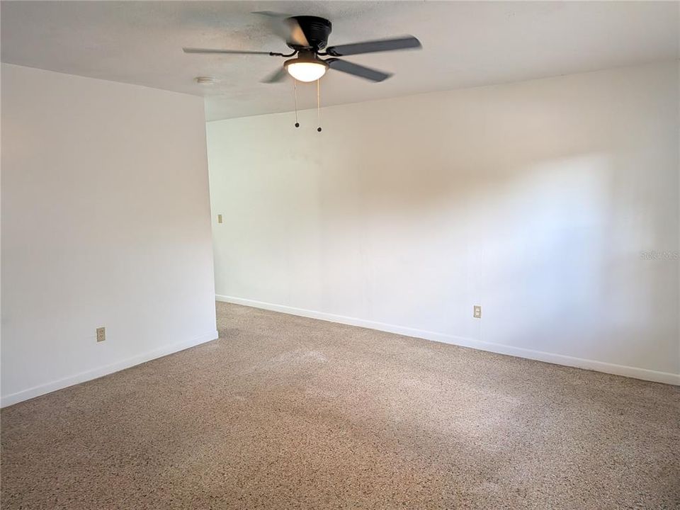 В аренду: $995 (2 спален, 1 ванн, 720 Квадратных фут)