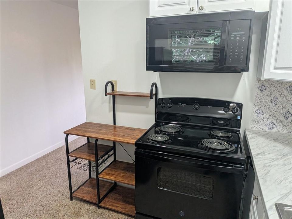 В аренду: $995 (2 спален, 1 ванн, 720 Квадратных фут)
