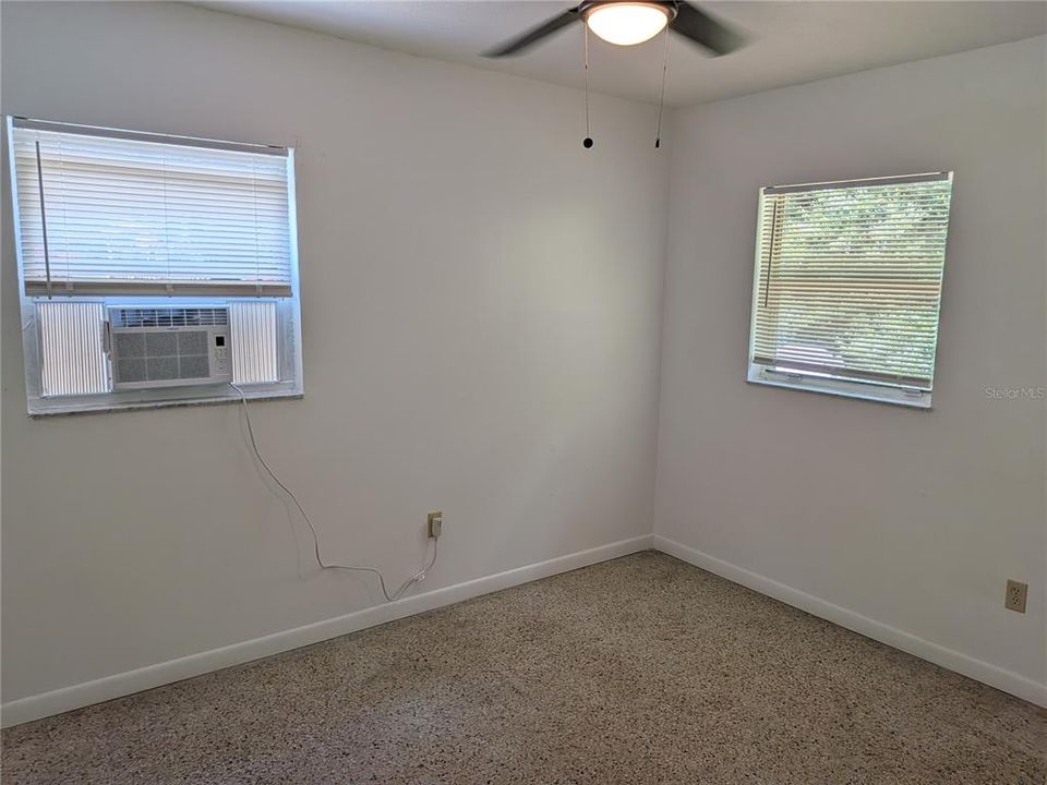 В аренду: $995 (2 спален, 1 ванн, 720 Квадратных фут)