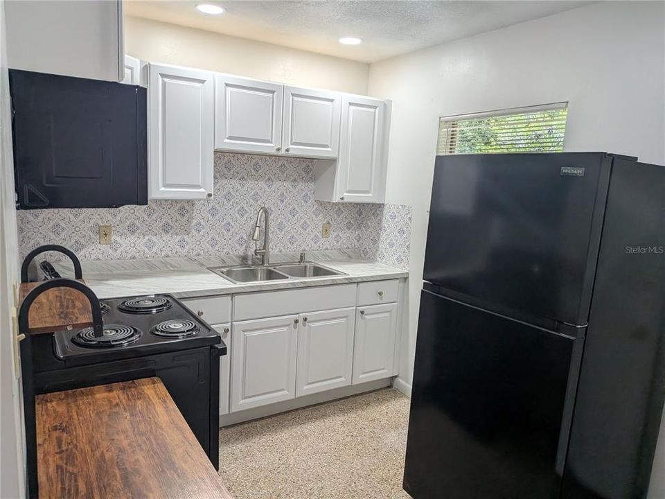 В аренду: $995 (2 спален, 1 ванн, 720 Квадратных фут)