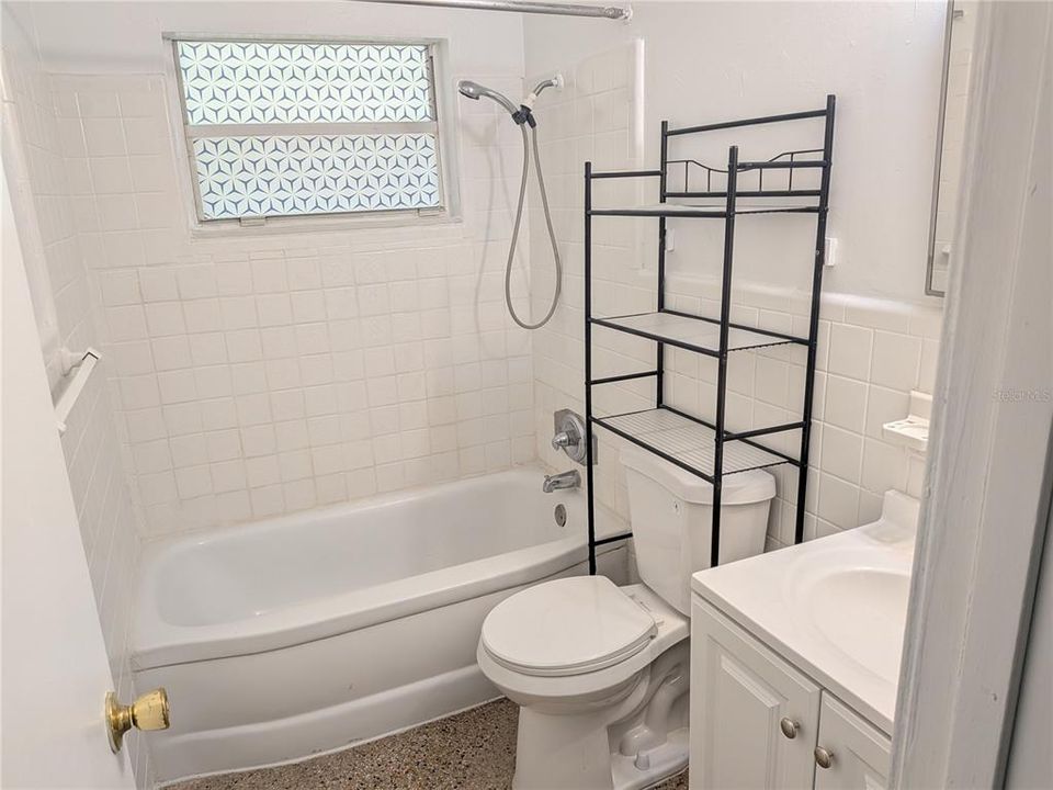 В аренду: $995 (2 спален, 1 ванн, 720 Квадратных фут)