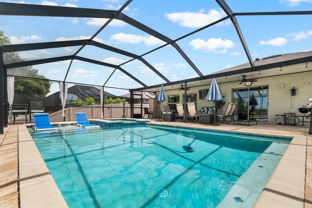 En Venta: $550,000 (4 camas, 3 baños, 2557 Pies cuadrados)