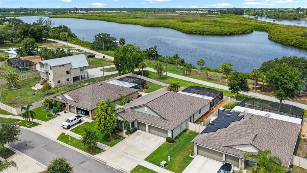 En Venta: $550,000 (4 camas, 3 baños, 2557 Pies cuadrados)