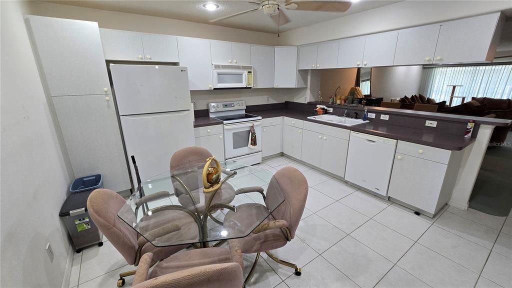 En Venta: $375,000 (3 camas, 3 baños, 2140 Pies cuadrados)