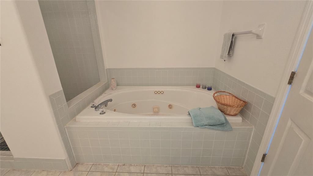 En Venta: $375,000 (3 camas, 3 baños, 2140 Pies cuadrados)