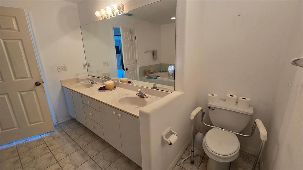 En Venta: $375,000 (3 camas, 3 baños, 2140 Pies cuadrados)