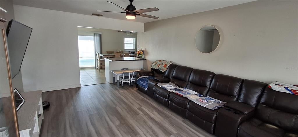 En Venta: $435,900 (3 camas, 2 baños, 1242 Pies cuadrados)