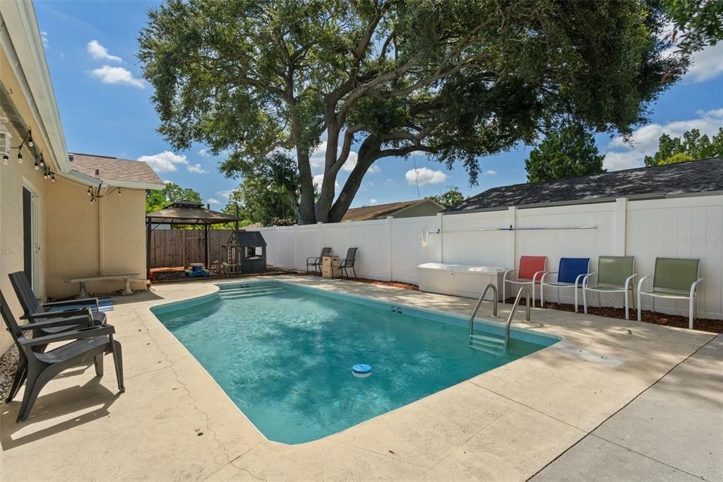 Active With Contract: $429,900 (3 beds, 2 baths, 1242 Square Feet)