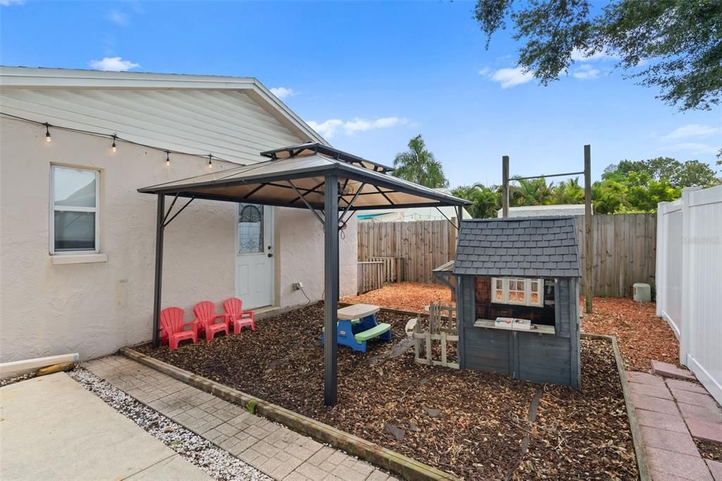 Active With Contract: $429,900 (3 beds, 2 baths, 1242 Square Feet)