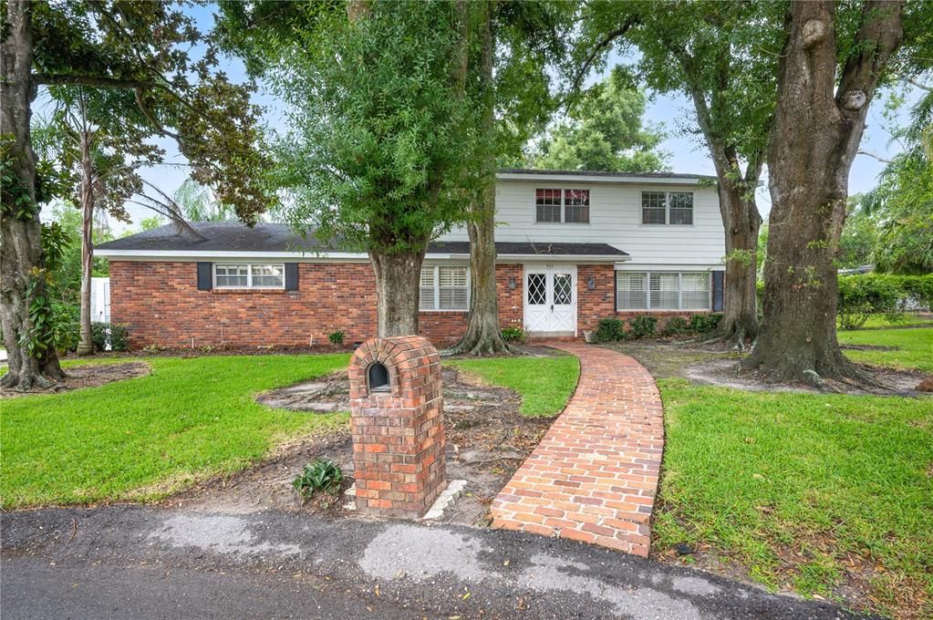 Activo con contrato: $399,900 (4 camas, 3 baños, 3028 Pies cuadrados)