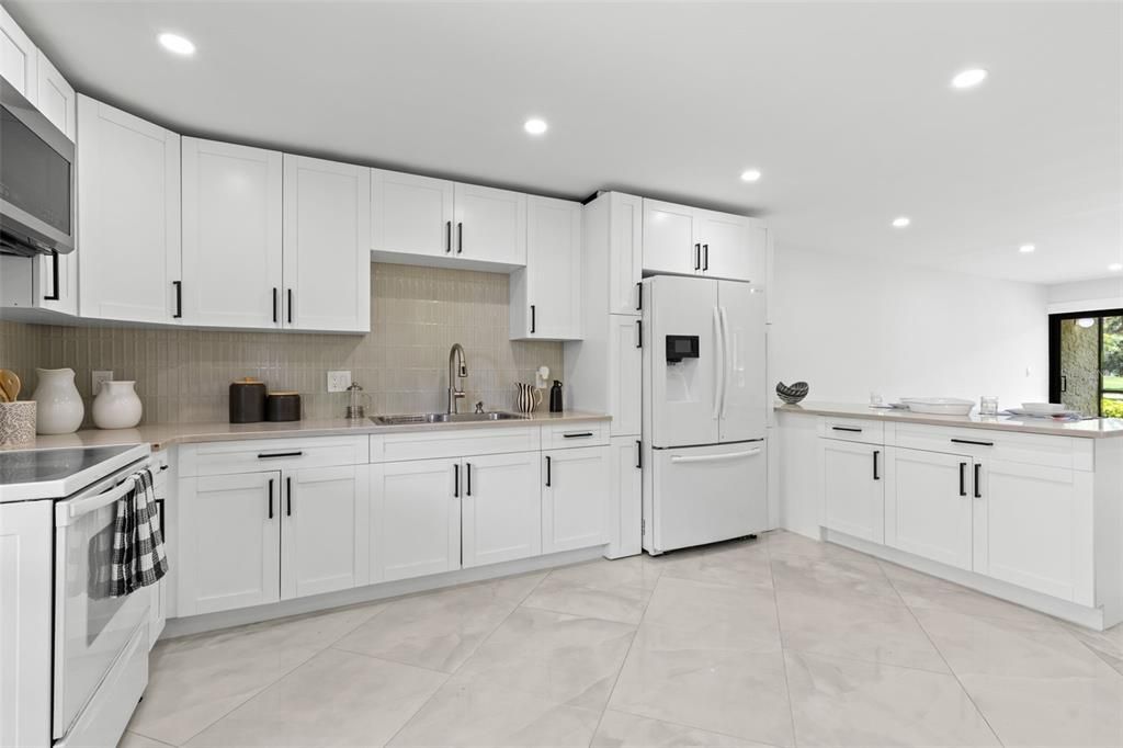 На продажу: $215,000 (2 спален, 2 ванн, 1050 Квадратных фут)