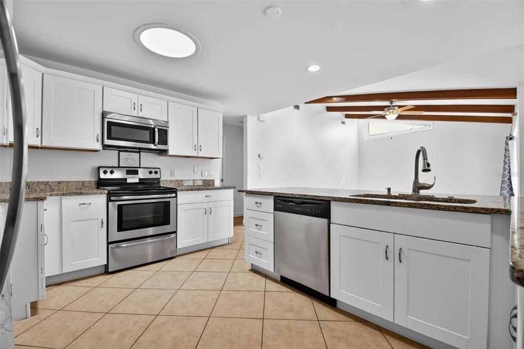 For Rent: $2,300 (3 beds, 2 baths, 2076 Square Feet)