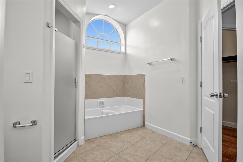 For Rent: $2,300 (3 beds, 2 baths, 2076 Square Feet)