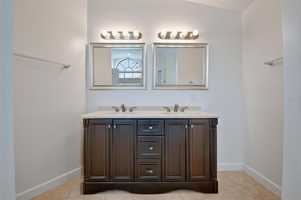 For Rent: $2,300 (3 beds, 2 baths, 2076 Square Feet)
