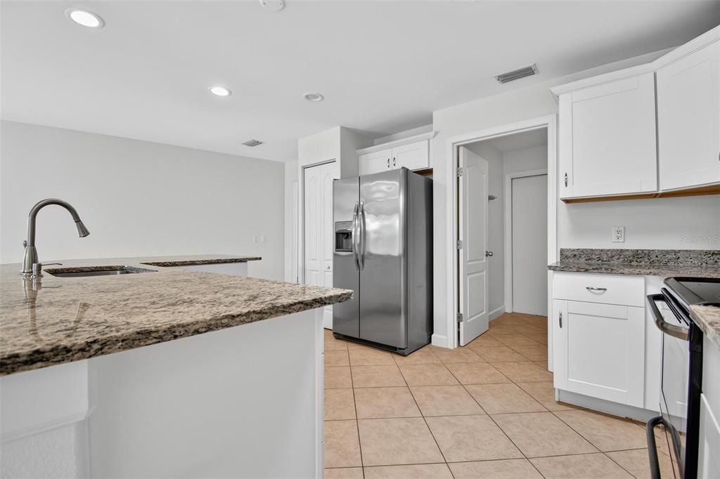 For Rent: $2,300 (3 beds, 2 baths, 2076 Square Feet)